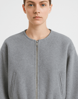 Clementine | Zip-Up Wool Bomber Jacket - Elastic Hem - Side Welt Pockets - Balloon Sleeves        Formulează o solicitare către ChatGPT